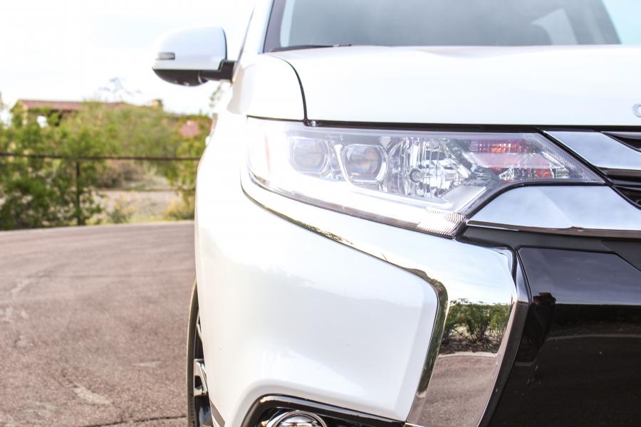 Детали экстерьера Mitsubishi Outlander PHEV 2018 года  (NA) (фото 34 из 41)